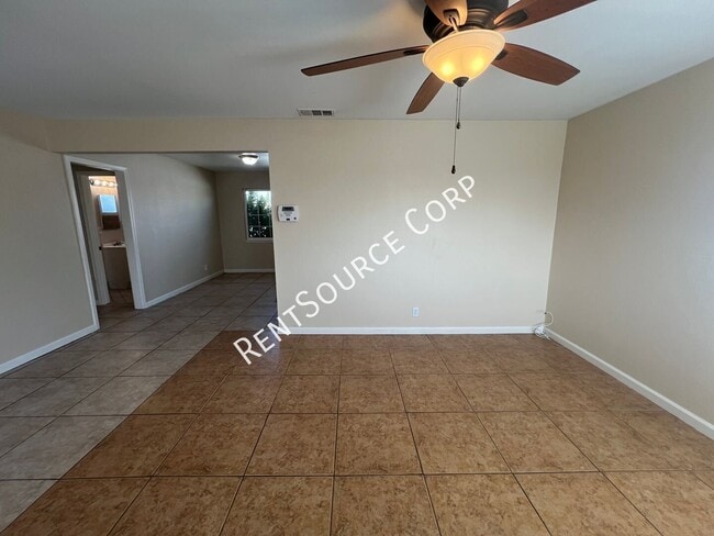 Building Photo - 1200 Kelly Dr