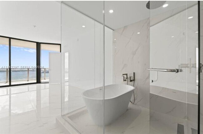 Building Photo - 700 NE 24th St