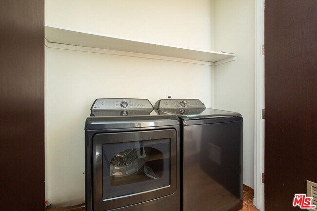 Building Photo - 8639 Whitworth Dr