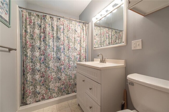 Building Photo - 2 Raymond St