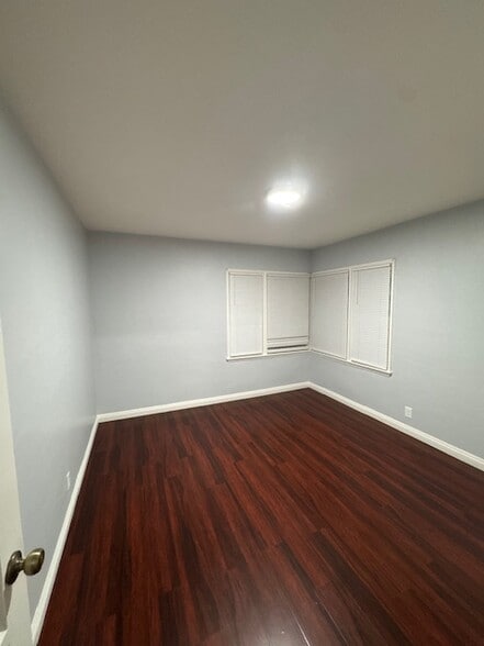 Building Photo - 1401 E Broadway