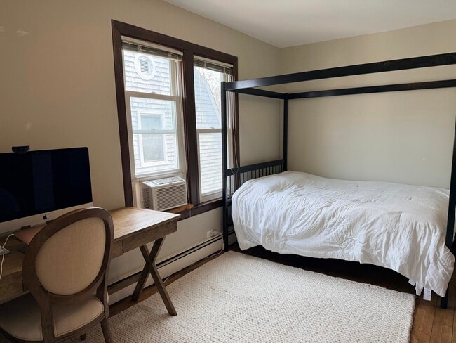 Building Photo - 1018 Oakwood Ave