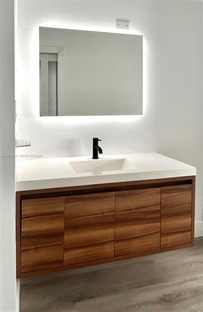 Building Photo - 5838 Collins Ave