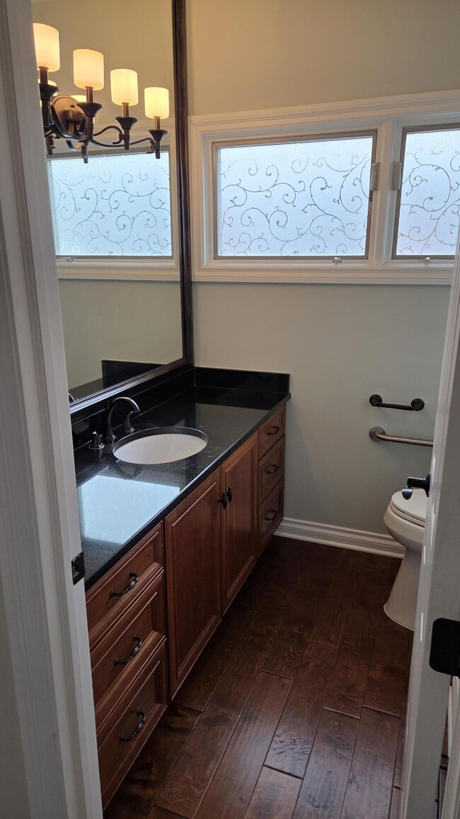 Building Photo - 934 W Huron St