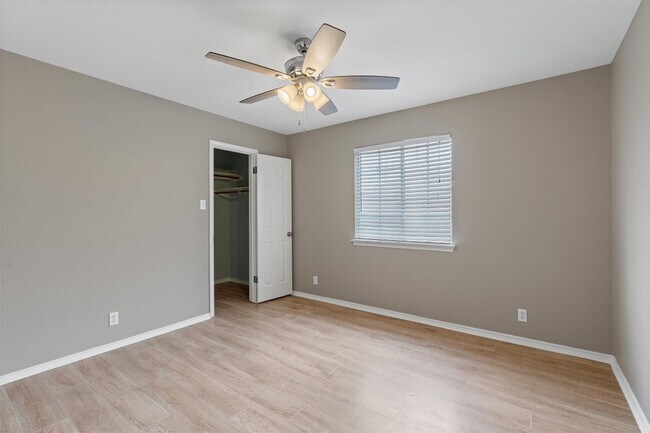 Building Photo - 5017 Cleves St