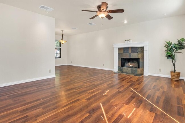 Building Photo - 1803 Lion-Heart Dr