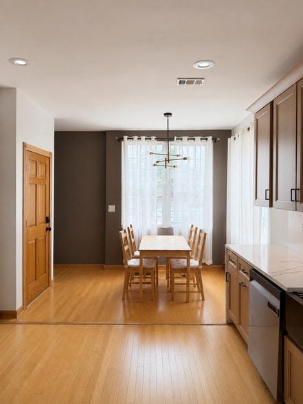 Kitchen - 2nd floor - 2822 W 40th St