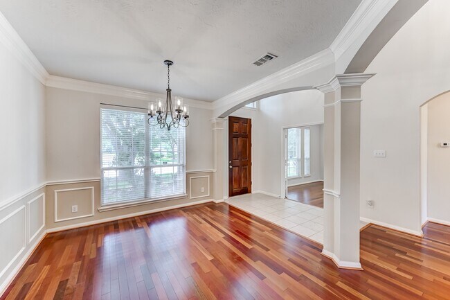 Building Photo - 10103 Cottonwood Canyon Dr