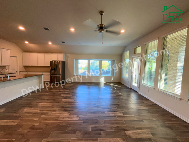 Building Photo - Spacious 4-Bedroom Home in Arlington with ...