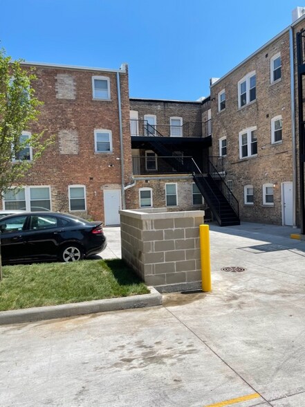 Building Photo - 5200 W Parker Ave