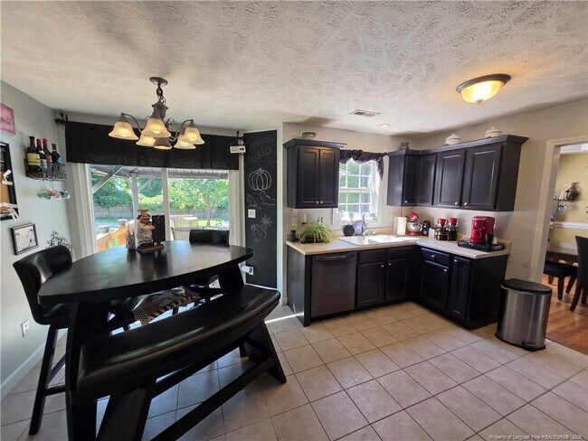 Building Photo - 247 Valley View Ct