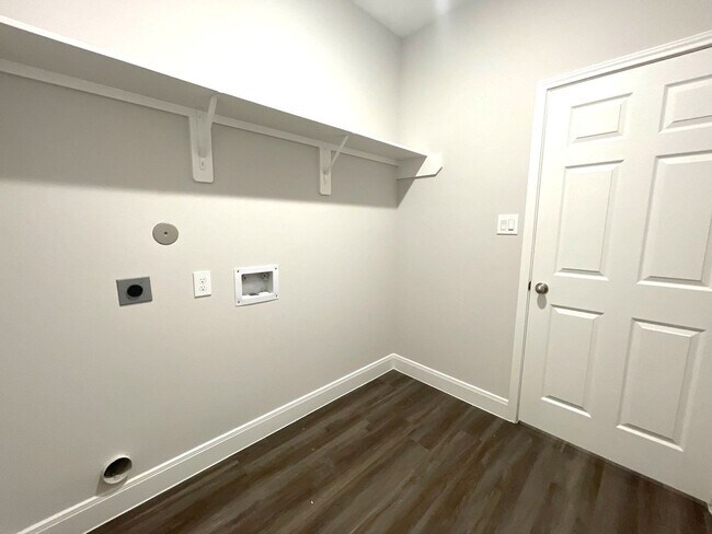 Building Photo - 5214 Mayle St