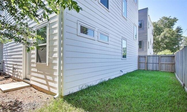 Building Photo - 836 Fisher St