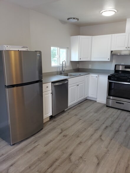 Building Photo - 745 5th St