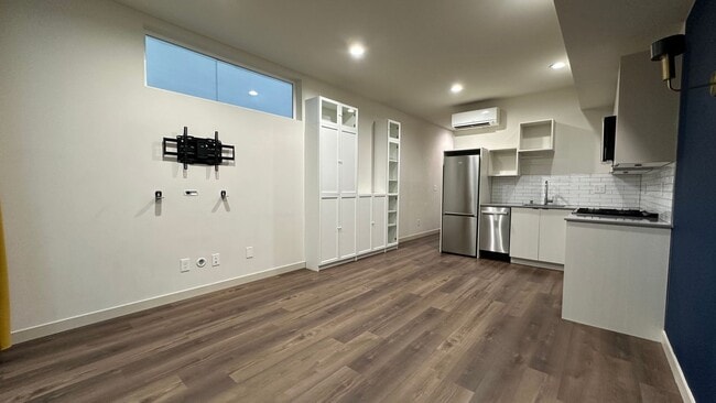 Building Photo - 1803 20th Ave