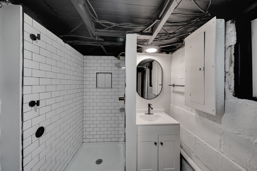 Building Photo - 705 New Hampshire St