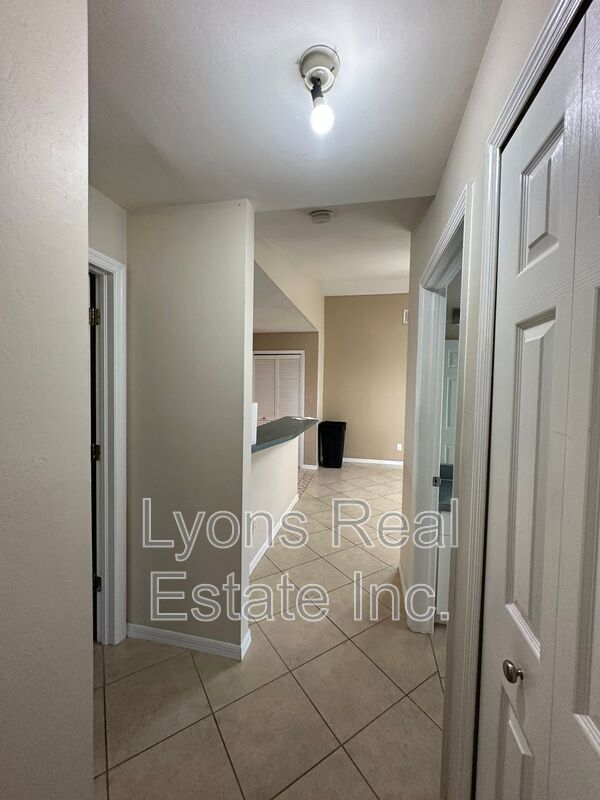 Building Photo - 8397 Bahamas Rd