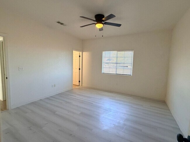 Building Photo - Spacious 3-Bedroom Home With RV Parking       MOVE IN SPECIAL!