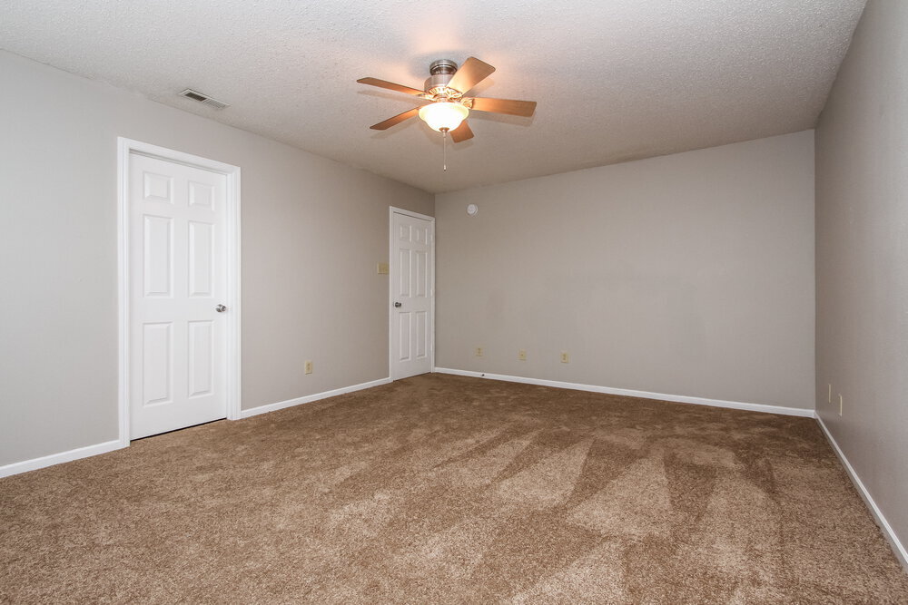 Building Photo - 5692 N Jefferson Dr