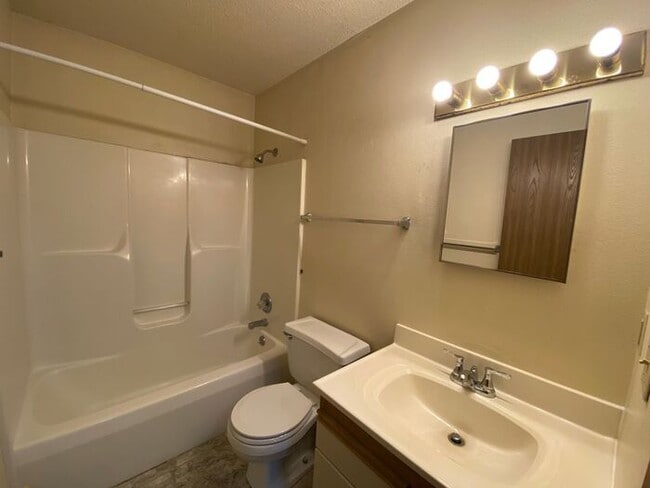 Building Photo - $995 | 2 Bedroom, 1 Bathroom Apartment | Pet Friendly* | Available for August 1st, 2026 Move In!