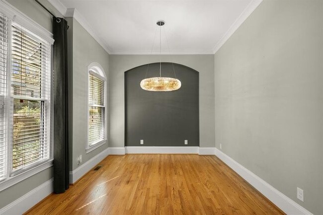 Building Photo - 395 Laurent St NW