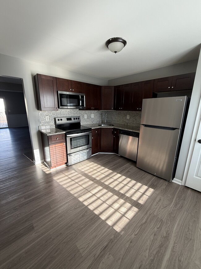 Building Photo - 1027 Pirates Ct