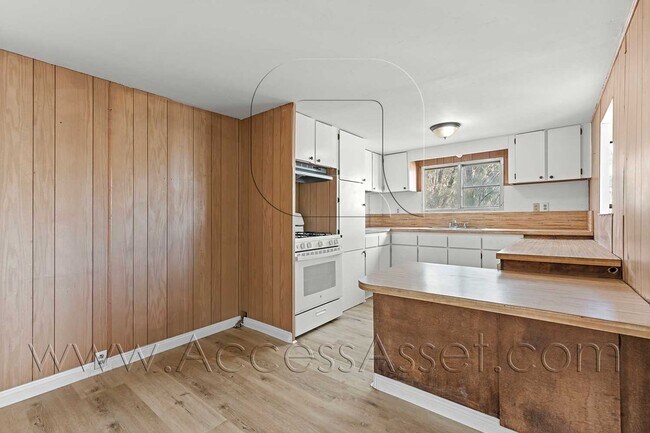 Building Photo - Affordable 2 Bedroom with Yard Space & Functional Layout