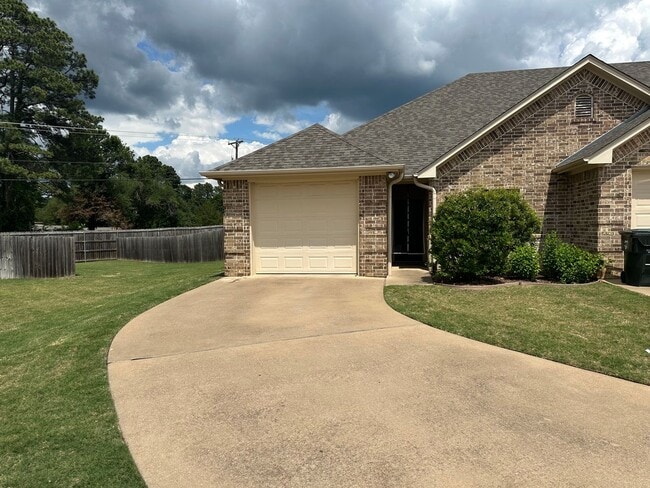 Primary Photo - 4002 Mobley Cir