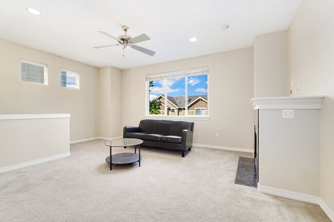 Building Photo - Bothell Luxury Townhome!