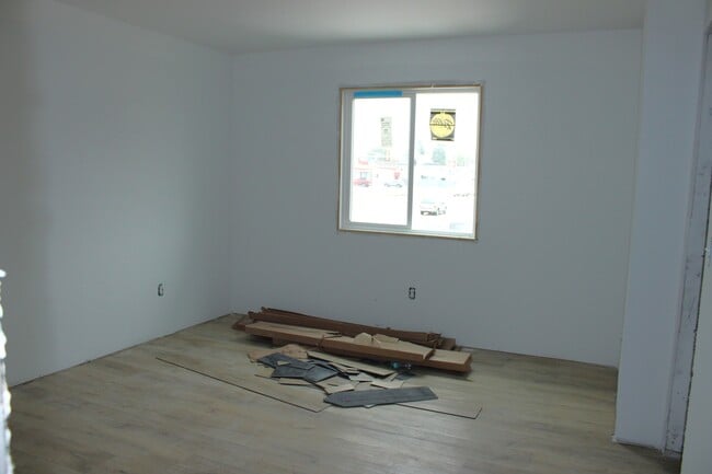 Building Photo - 103 E Division St