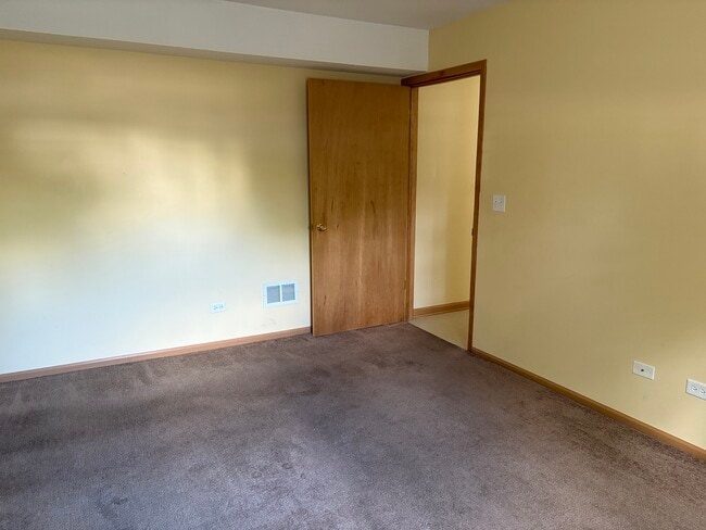 Building Photo - 250 S Alder Creek Dr