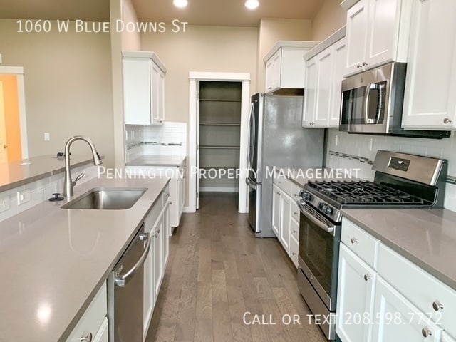 Building Photo - 1060 W Blue Downs St