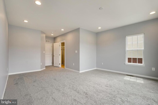 Building Photo - 8125 Greenbelt Station Pkwy
