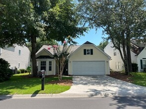 Building Photo - Beautiful Lake Side Location! Lake Linden ...