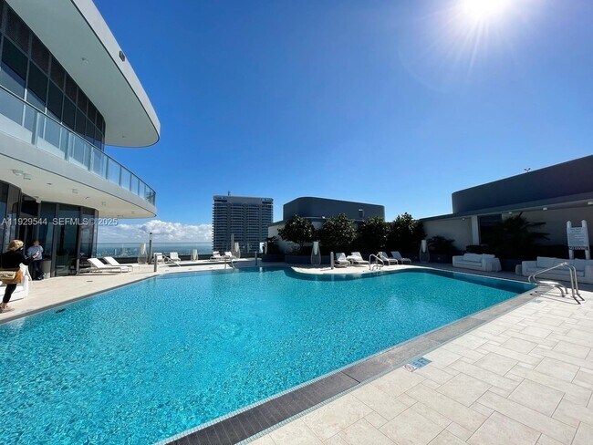 Building Photo - 1000 Brickell Plaza