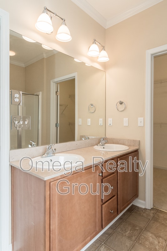 Building Photo - 4474 Fairmont Dr