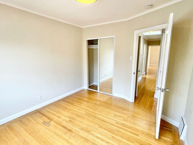 Building Photo - Beautiful 3 Bed / 2 Bath Sunset/Parkside Home!