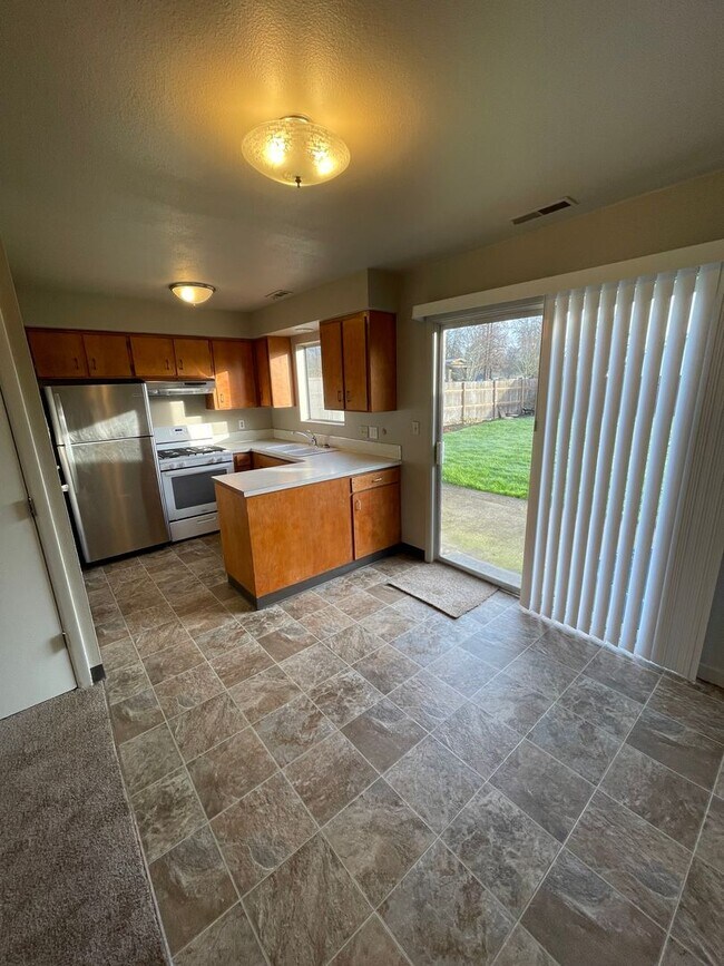 Building Photo - 415-425-435-445 S. 9th St.