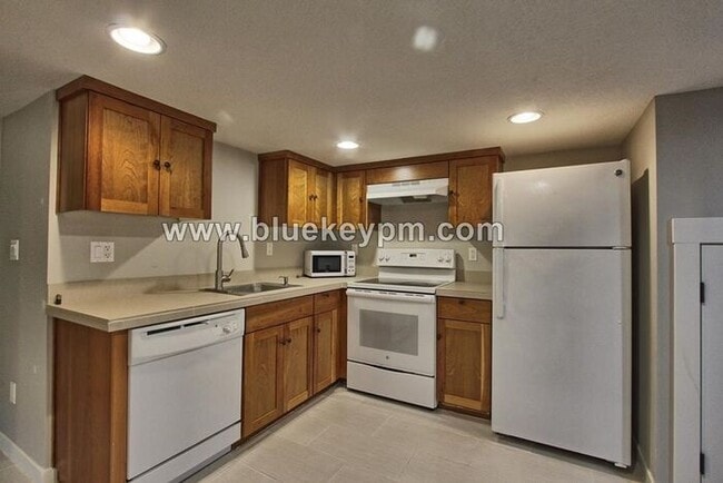 Building Photo - 2 Bed, 1 Bath Basement Apartment in Alberta Art Area of Portland