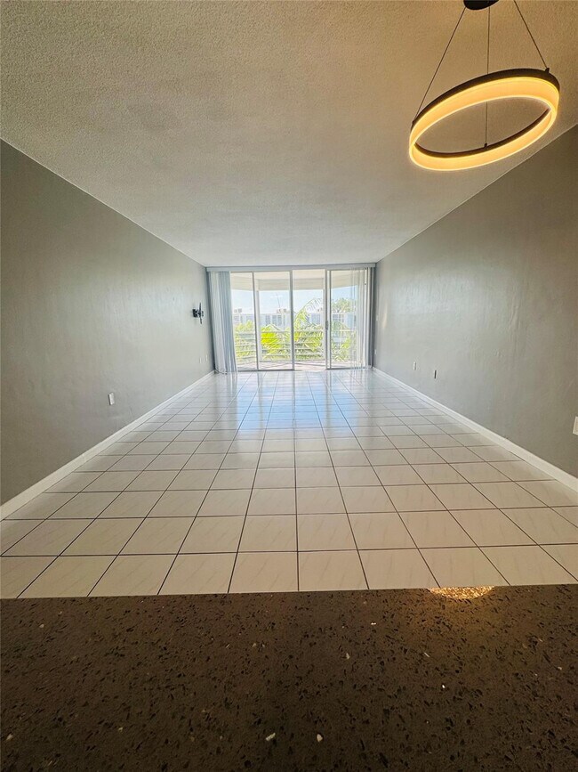 Building Photo - 1701 NE 191st St