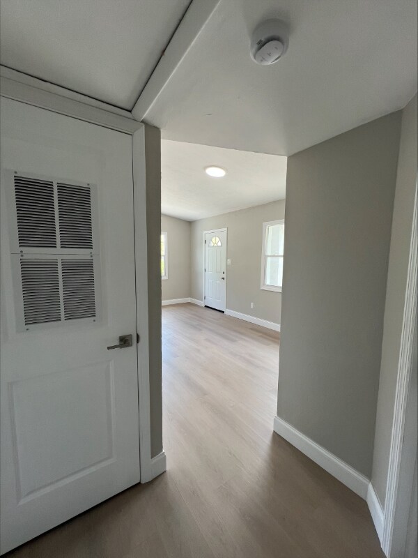 Building Photo - 3235 Oakley Ave S