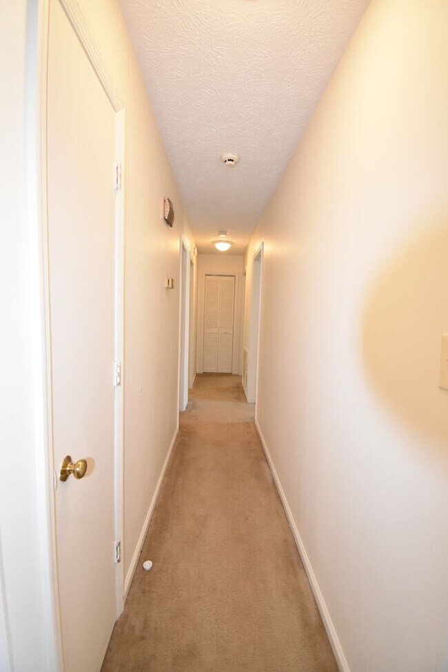 Building Photo - 3 Bedroom and 2 Bath Home (No Pets)