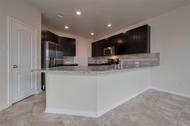 Building Photo - 16360 Oakside Hollow Ln