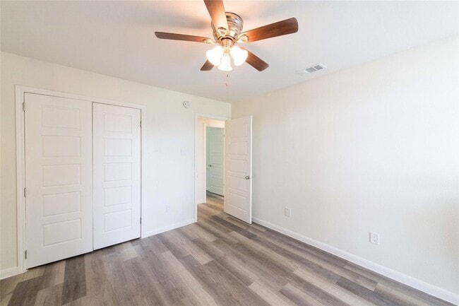 Building Photo - 8701 Woodlake Dr