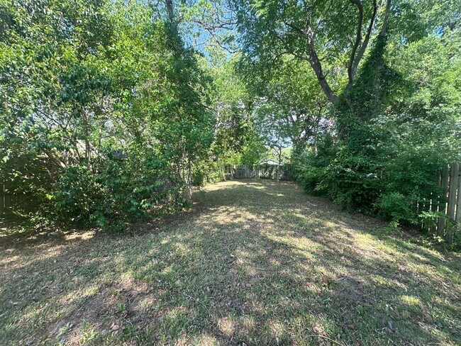 Building Photo - Charming Downtown Gem with Walkable Location Near Soda Pop District - Pet Friendly!