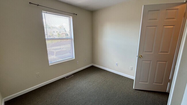 Building Photo - 133 Clover Valley Cir