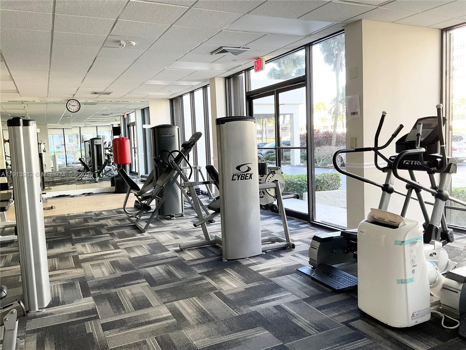 Building Photo - 2049 S Ocean Dr