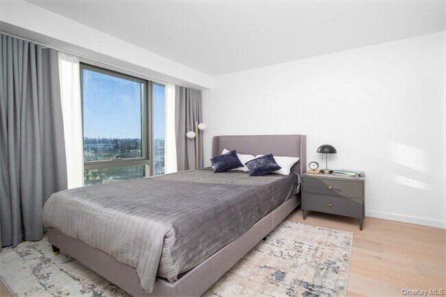 Building Photo - 33-71-71 Prince St