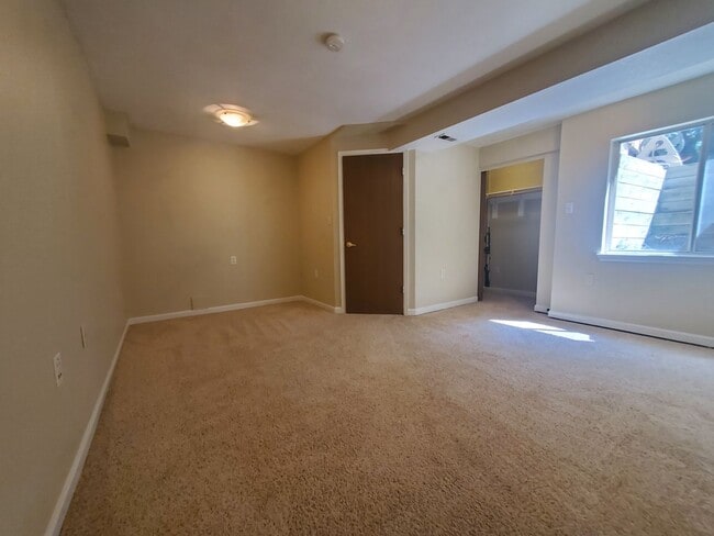 Building Photo - 3 Bedroom Home w Extra Room and 2 Car Garage in Stratford Lakes!