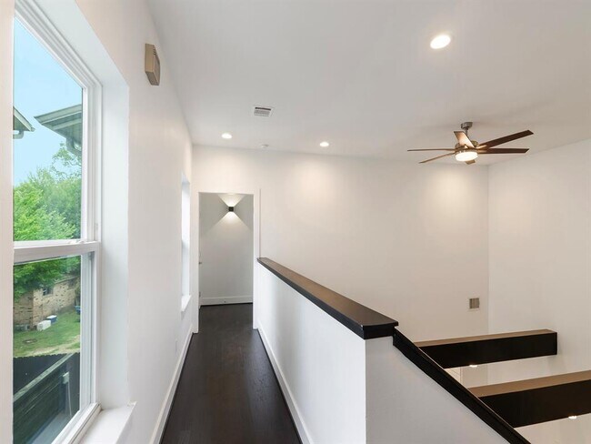 Building Photo - 7706 Jack Oak Ave